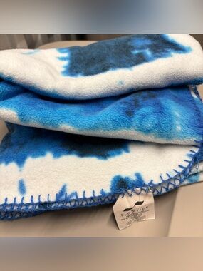 Slowtide Blue Tie-Dye Fleece Throw Blanket